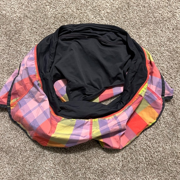 Lululemon Groovy Run shorts plaid size 10 - Picture 4 of 4